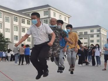 【校园文化】学院举办教职工趣味体育活动